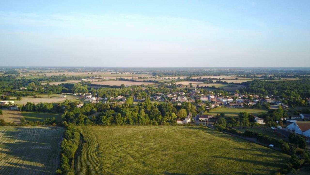 Camping Bois De St Hilaire Chalandray Eksteriør bilde
